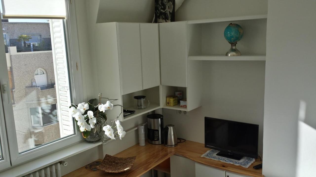 Emmanuel & Beatrice Bed & Breakfast Париж Екстериор снимка