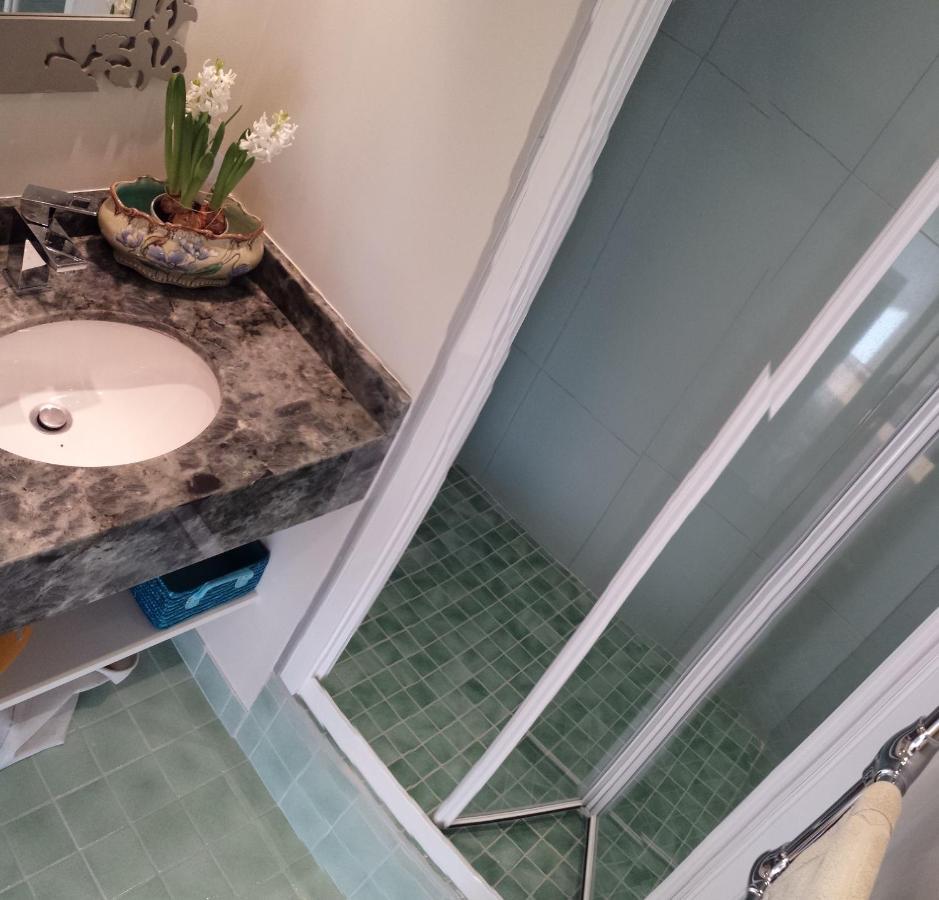 Emmanuel & Beatrice Bed & Breakfast Париж Екстериор снимка